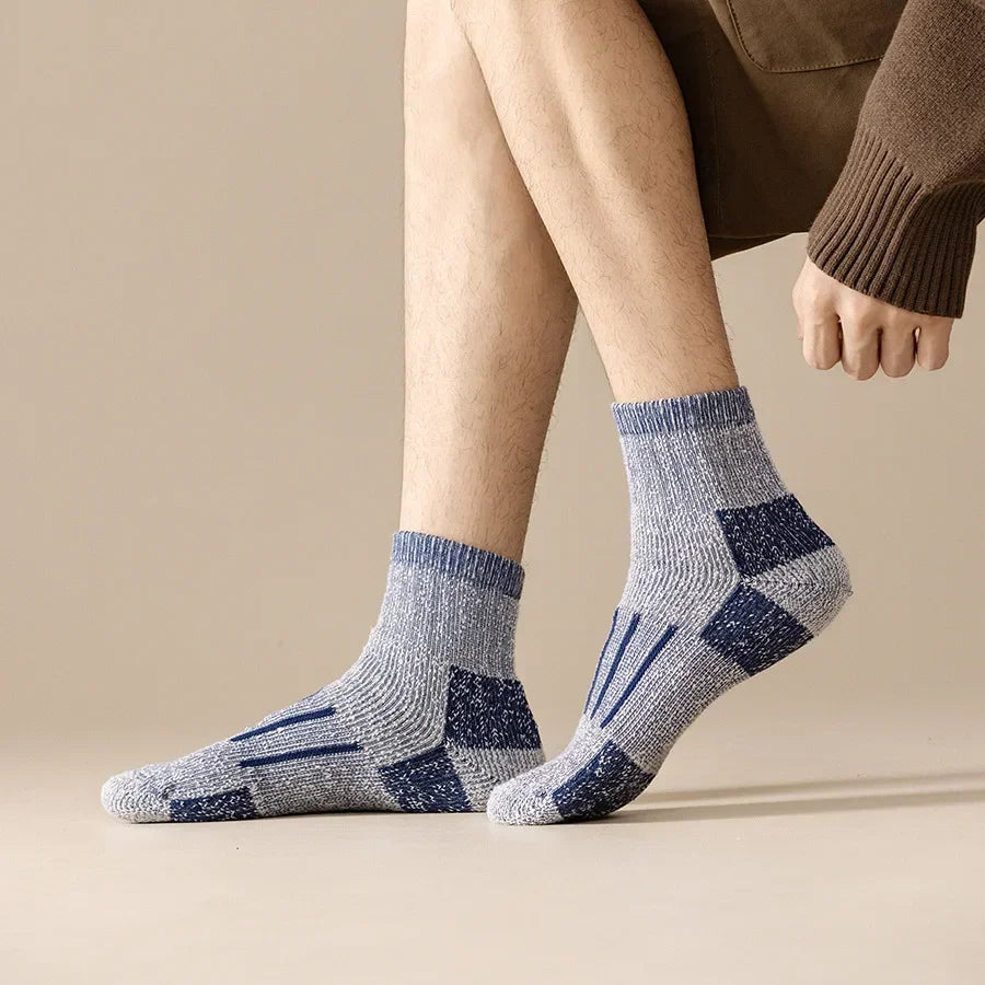 Winter Merino Wool Hiking Socks Men Thicken Warm Hiking Cushion Crew Socks Merino Wool Outdoor Skiing Socks Moisture Wicking