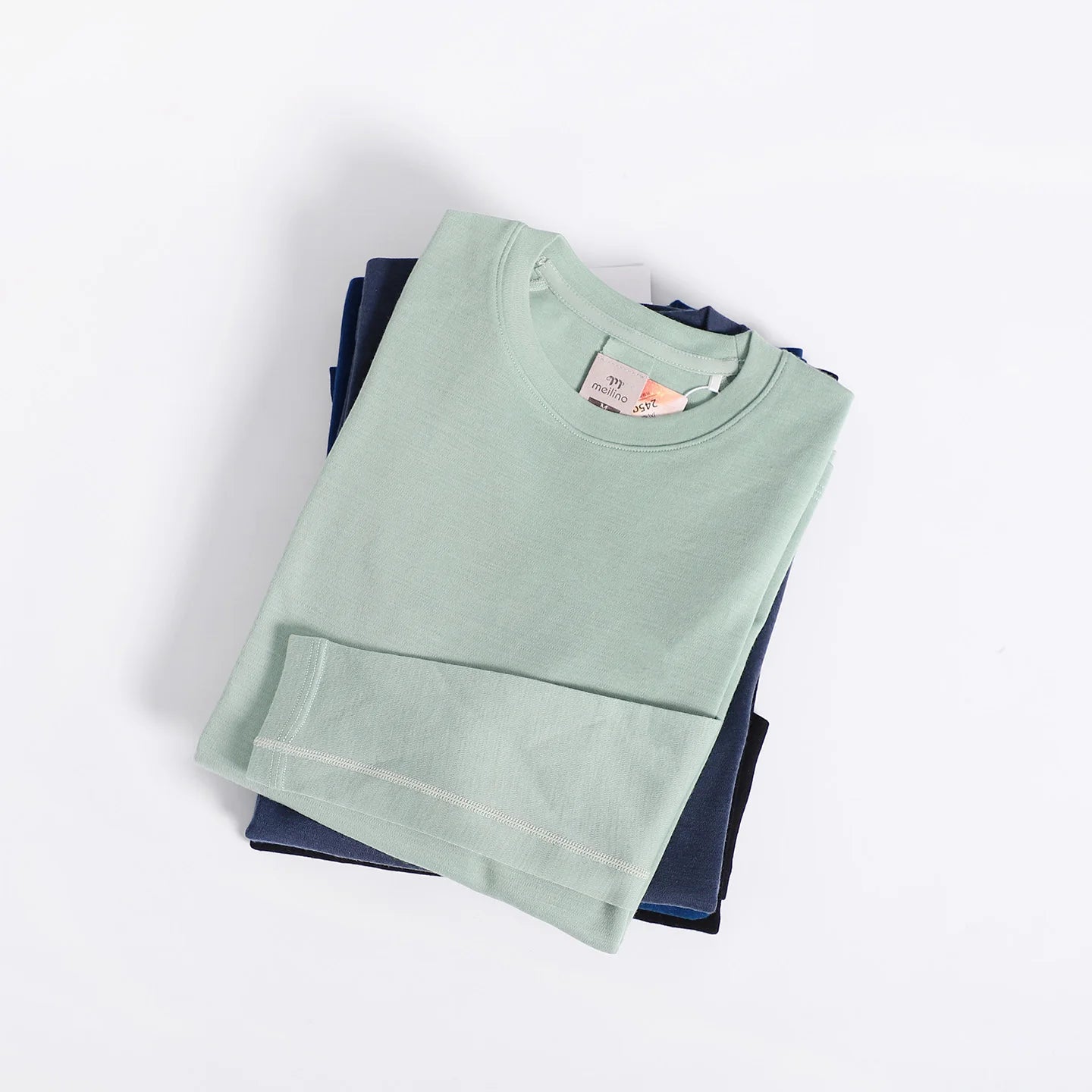 100% Merino Wool Womens 250G Midweight Merino Wool Base Layer Long Sleeve Crew Nack Thermal Underwear Tops Winter Warm