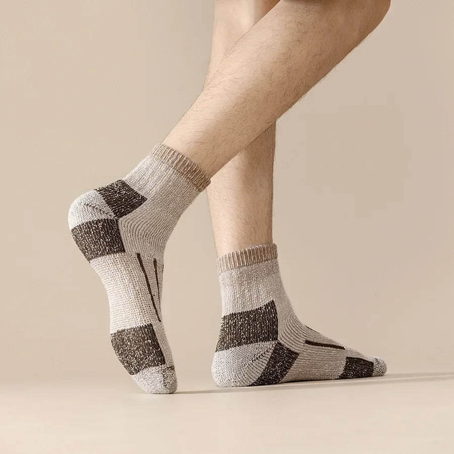 Winter Merino Wool Hiking Socks Men Thicken Warm Hiking Cushion Crew Socks Merino Wool Outdoor Skiing Socks Moisture Wicking