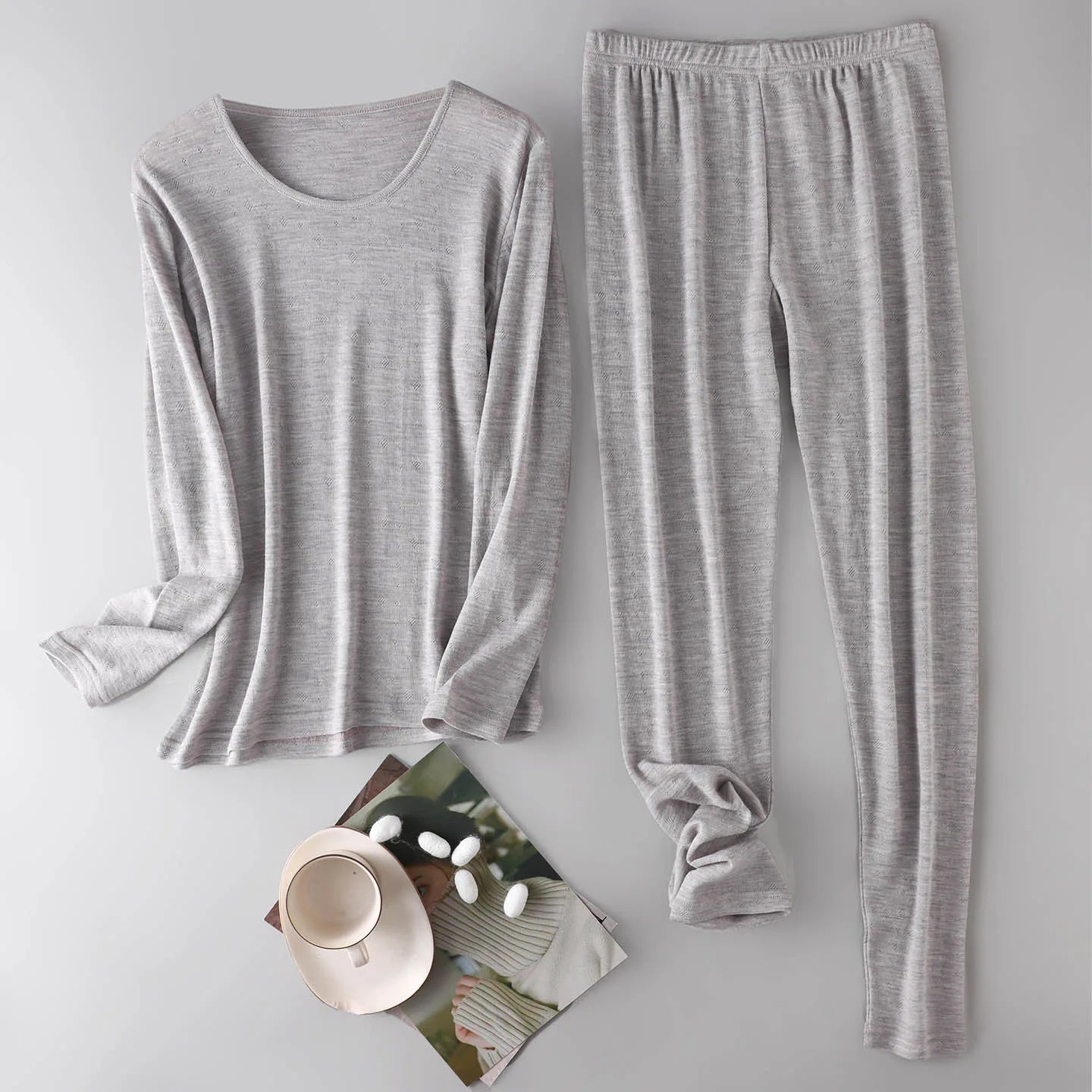 100% Merino Wool Women Base Layer Set 150G Lightweight Merino Wool Thermal Underwear Top and Bottom Set Soft Breathable