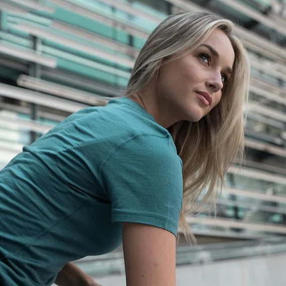 100% Merino Wool T Shirt Women Merino Wool 160G Lightweight Tech Tee Crew Neck Base Layer Women Undershirt Wicking Breathable