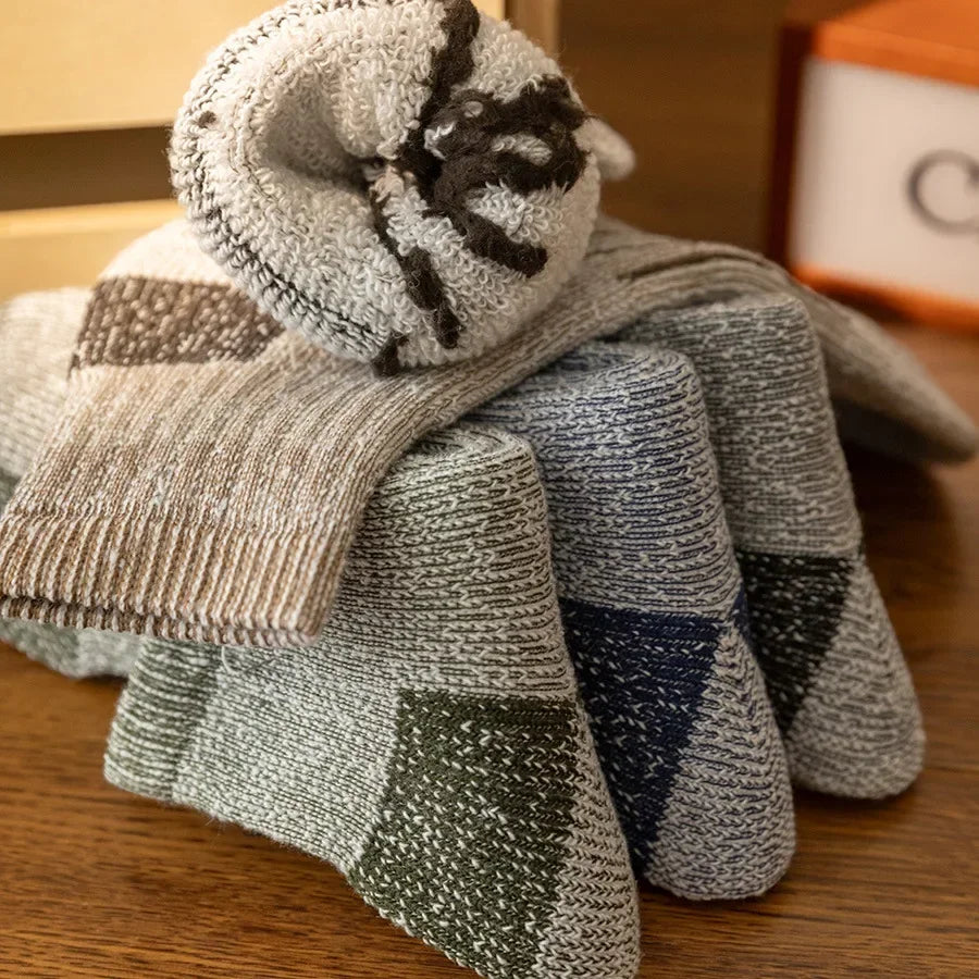 Winter Merino Wool Hiking Socks Men Thicken Warm Hiking Cushion Crew Socks Merino Wool Outdoor Skiing Socks Moisture Wicking