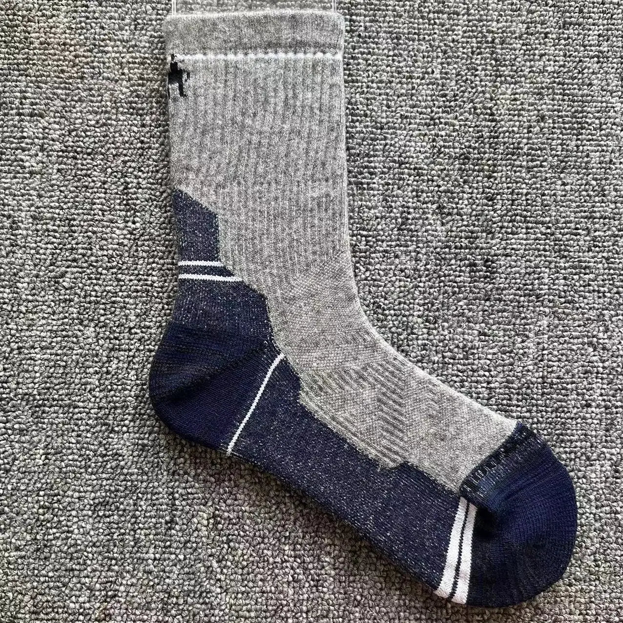 Mens Merino Wool Socks Hiking Cushion Crew Socks Thermal Moisture Wicking Outdoor Sports Running Socks