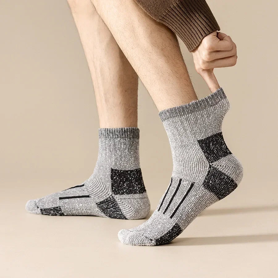 Winter Merino Wool Hiking Socks Men Thicken Warm Hiking Cushion Crew Socks Merino Wool Outdoor Skiing Socks Moisture Wicking
