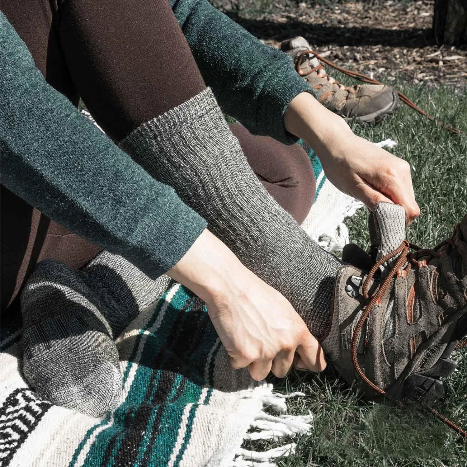 3 Pack Unisex 75% Merino Wool Hiking Socks Men Women Merino Wool Thermal Cozy Winter Boot Sock Midweight Cushion Warm Breathable